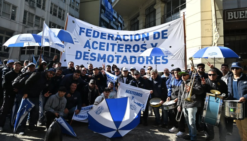 Llegó la paz entre la industria aceitera y los gremios: acordaron un aumento del 29,5% para todo el año