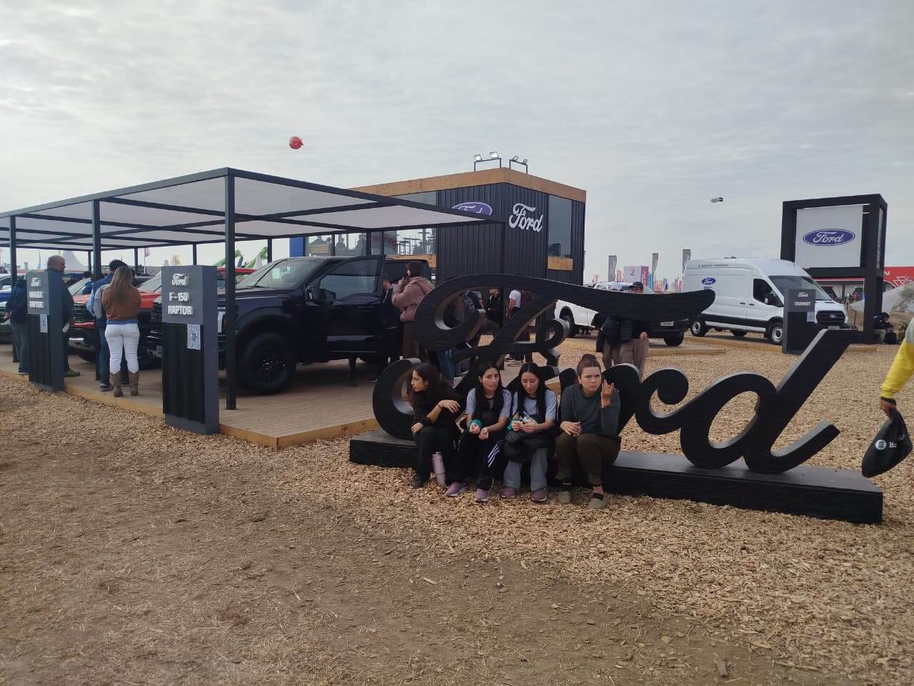 gente stand ford agroactiva