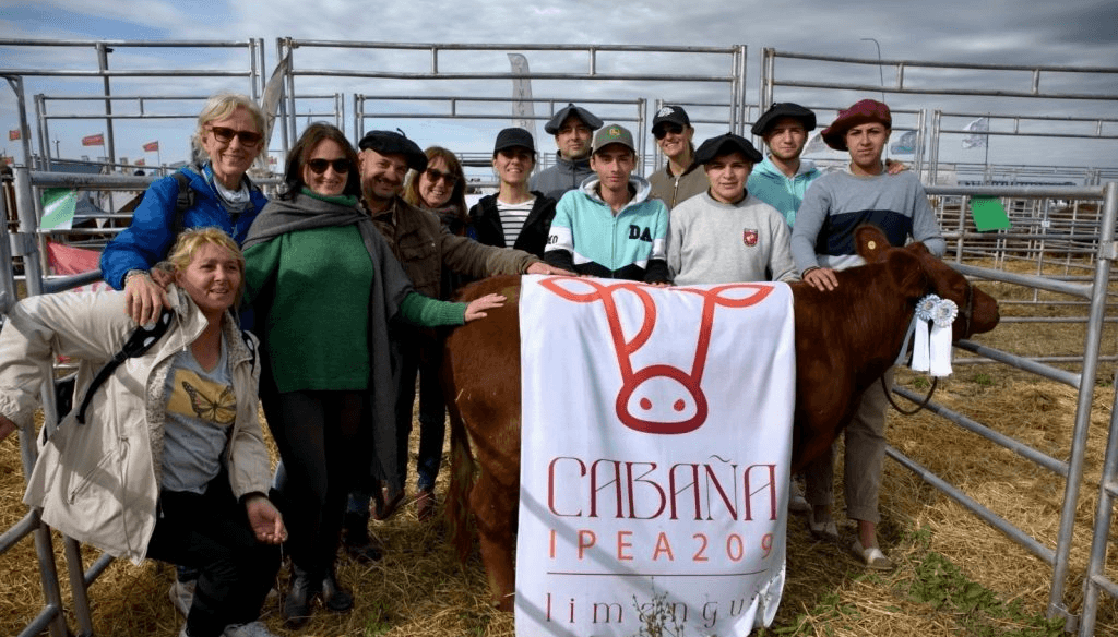 Escuela de cabañeros: la mejor hembra Limangus de Agroactiva salió de un colegio secundario