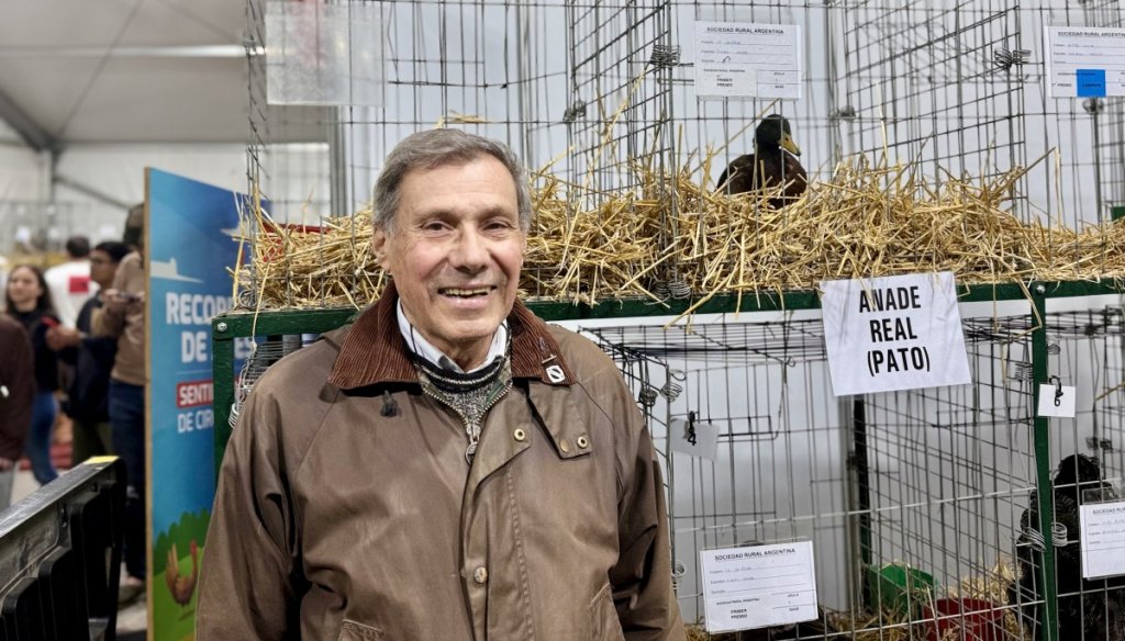 Oscar, el hombre de las aves en Palermo: desde hace medio siglo les da alas a sus sueños de niño