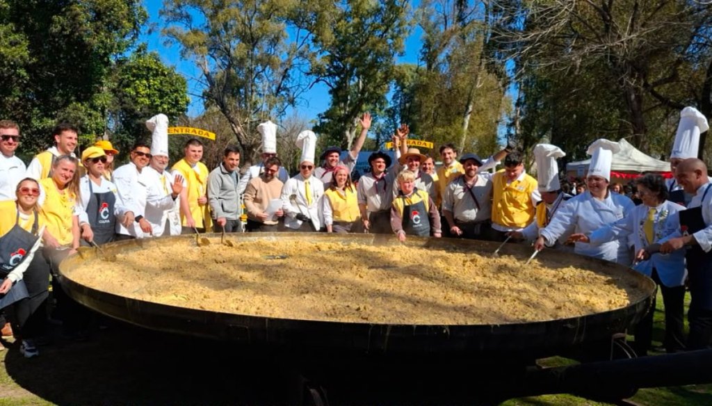 Cocinaron un omelette gigante con 10.000 huevos para difundir las bondades de la proteína avícola