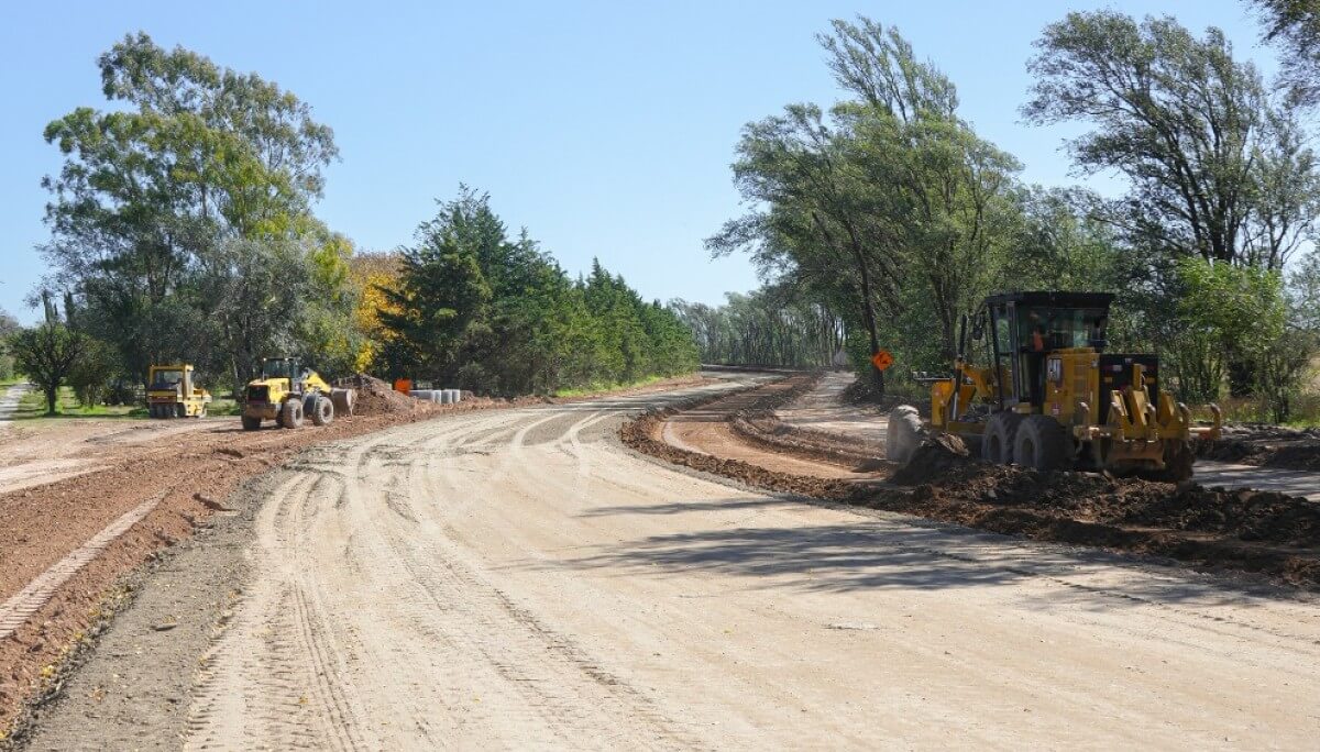 Camino rural maquinaria obra