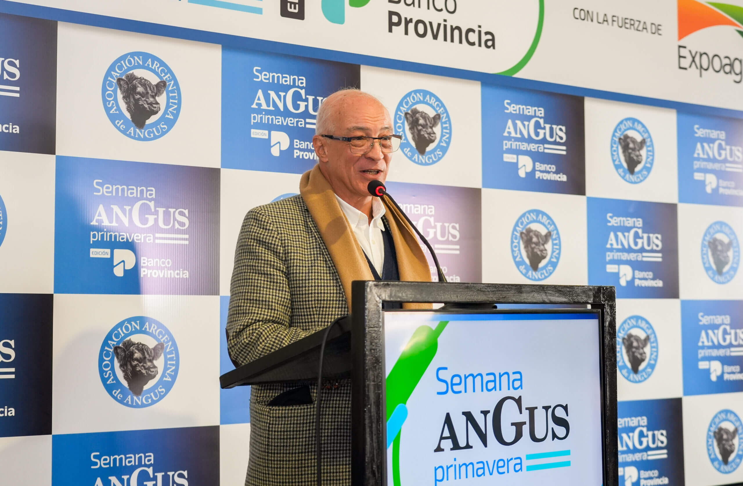 Descargar foto de Amadeo Derito presidente de la Asociacion Argentina de Angus