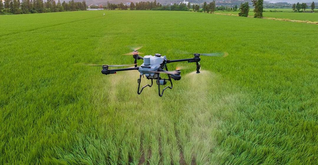 Drones pulverizadores: gota a gota, el agro vuela hacia una protección de cultivos más inteligente